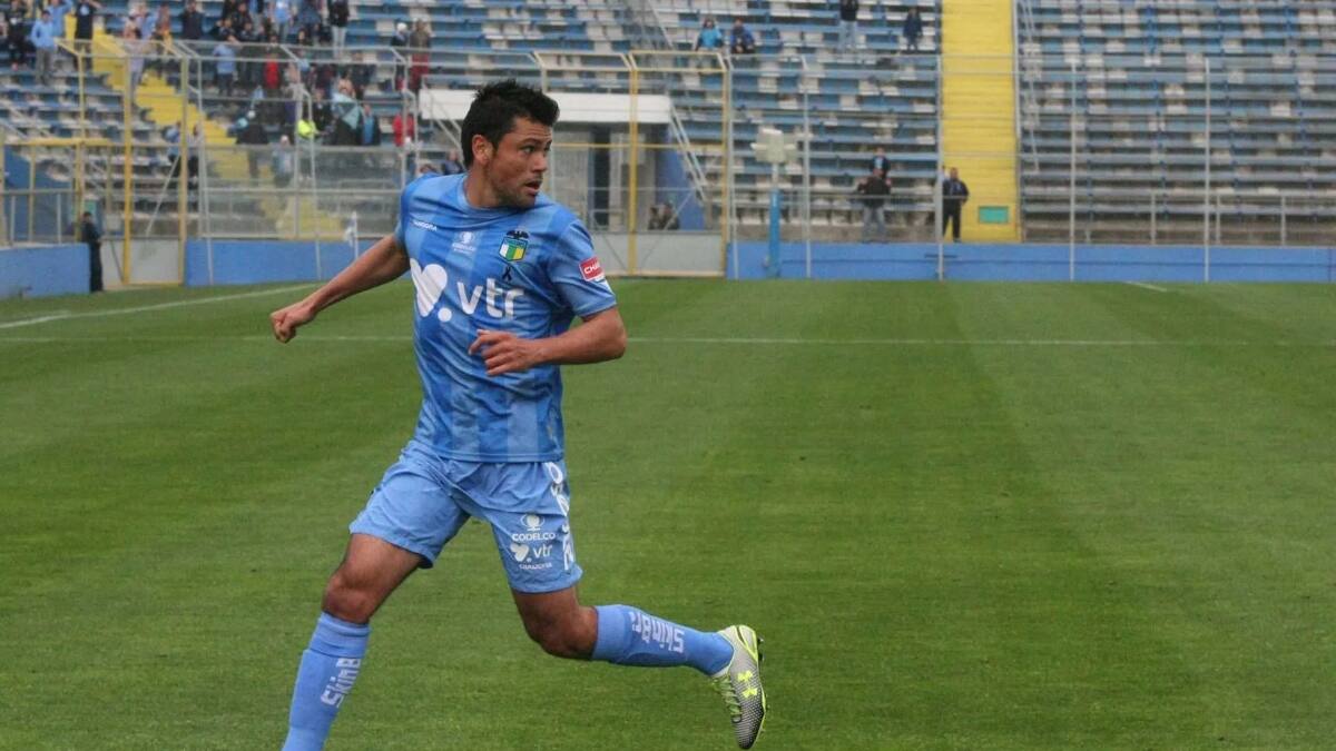 Jugó en Colo Colo y la U, fue campeón con O’Higgins y ahora hace coaching deportivo