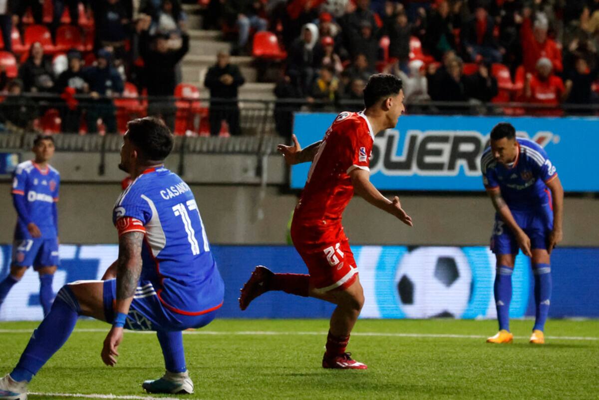 César Pérez tras marcar el segundo gol de Calera a Universidad de Chile. Foto: Aton.