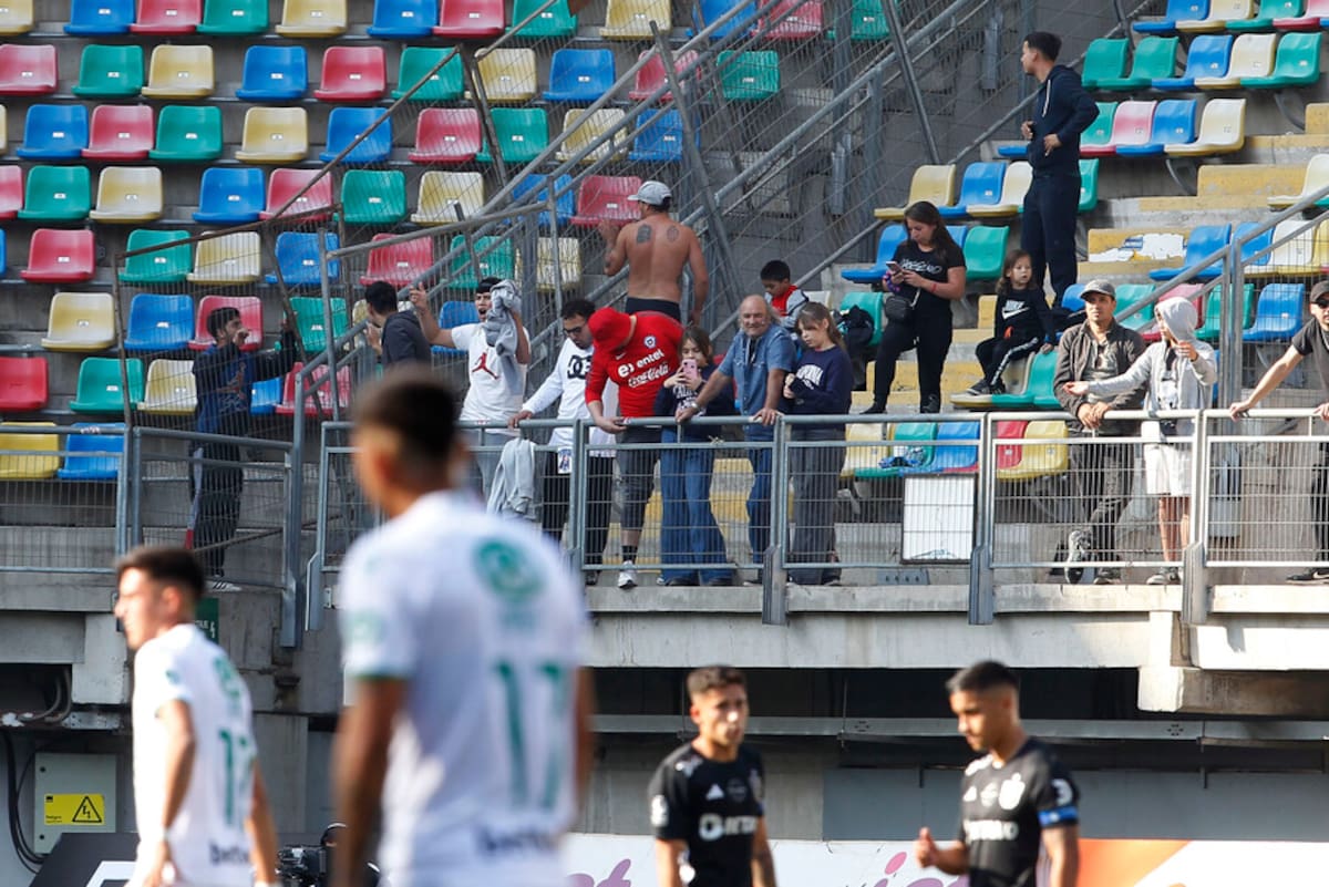 Poca afluencia de público en el Bicentenario de La Florida para el duelo de Audax vs la U. Foto: Aton.