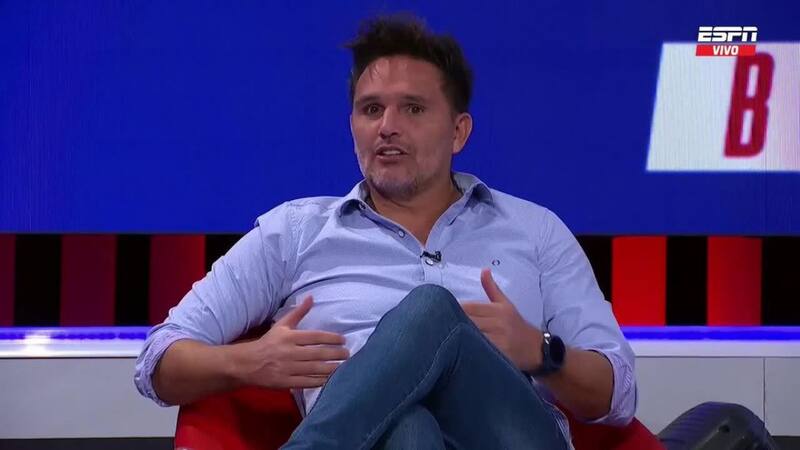 Rafael Olarra criticó a la dirigencia de Colo Colo por el pésimo estado de la cancha del Estadio Monumental.