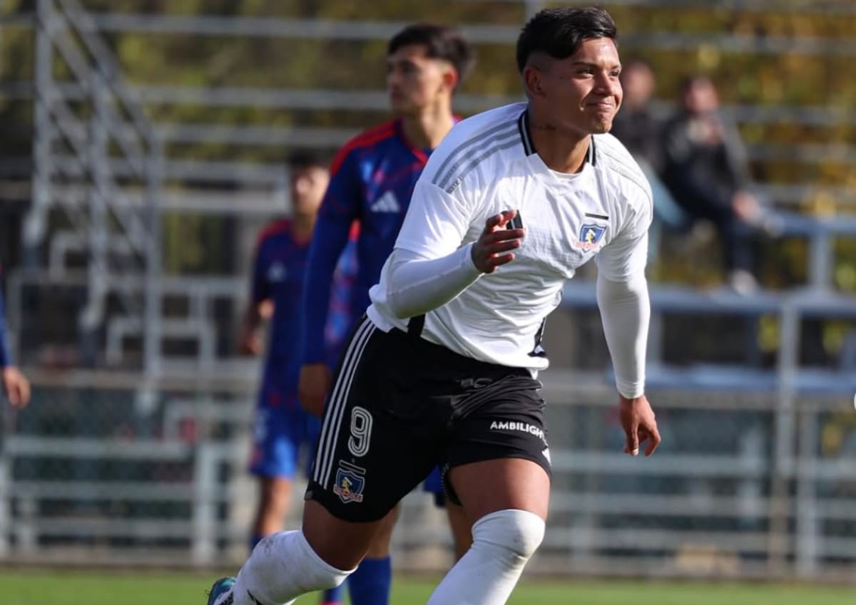 Ante la mirada de Fernando Gago: Colo Colo derrotó a la U en el Superclásico Sub 20. Foto: @colocolo
