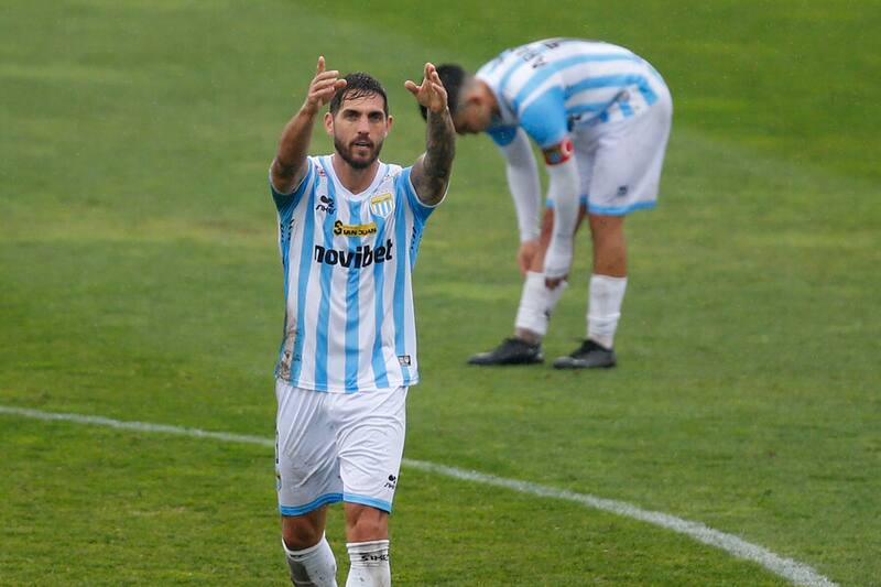 Joaquín Larrivey se quiere quedar en Magallanes pese al descenso. Foto: Aton.