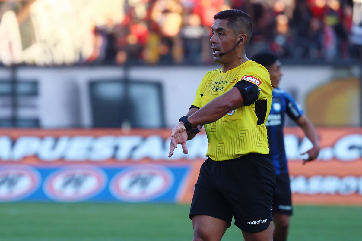El Sindicato de Árbitros defenderá a Nicolás Gamboa de las críticas de Javier Correa. Foto: Aton.