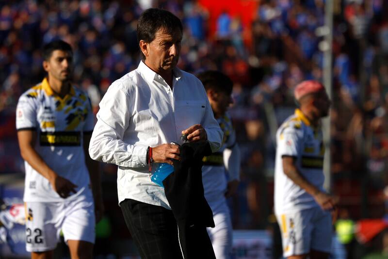Fernando Díaz se resignó a la inminente partida de Rodrigo Holgado. Foto: Aton.