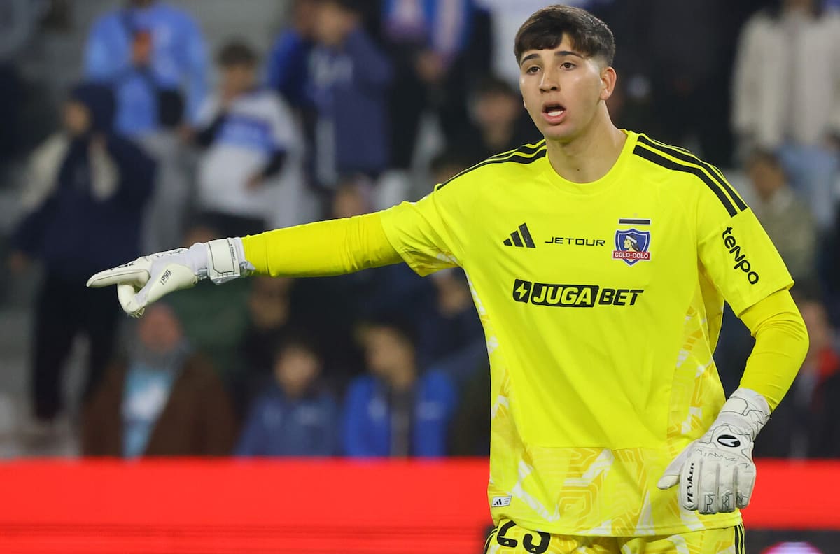 La situación que podría sacar a Gabriel Maureira del arco de Colo-Colo: “Hay que ver cómo maneja la presión”