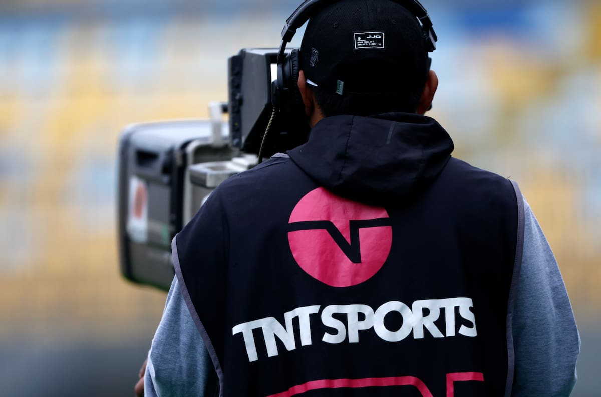 El motivo que dejó a TNT Sports sin relator ni comentarista en duelo de la Liguilla: afectó a CHV y CNN