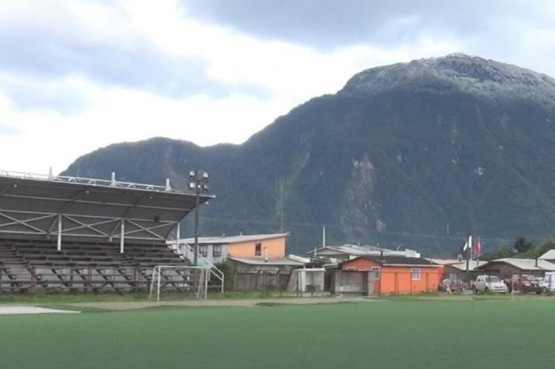 Más de 800 millones de pesos se invertirán en renovar la carpeta del Estadio ANFA de Puerto Aysén.