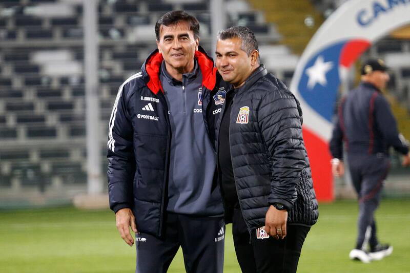 El entrenador de Curico Unido Damian Munoz es fotografiado durante el partido de primera division contra Colo Colo disputado en el estadio Monumental en Santiago, Chile, 18/05/2023. Foto: Aton.