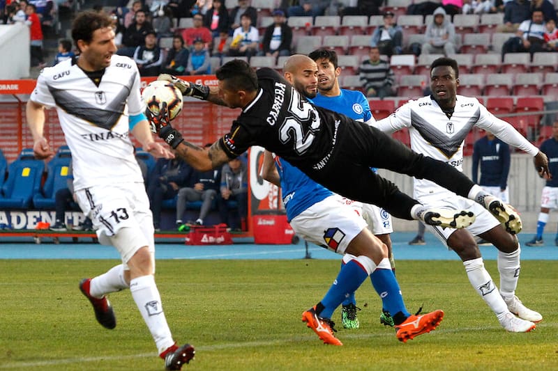 Franco Cabrera defendiendo el arco de Santiago Morning en un partido ante  Universidad Católica. Foto: Aton.