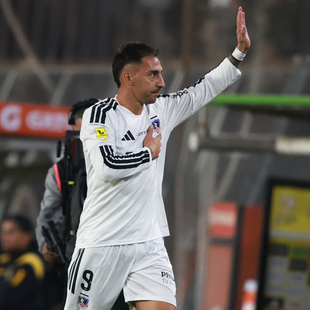 Javier Correa arriesga una sanción histórica: árbitros piden 10 fechas de castigo para el goleador de Colo-Colo