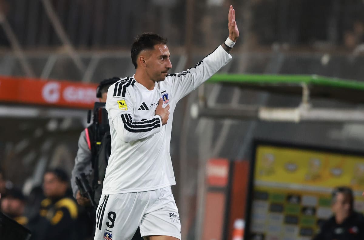 Javier Correa arriesga una sanción histórica: árbitros piden 10 fechas de castigo para el goleador de Colo-Colo