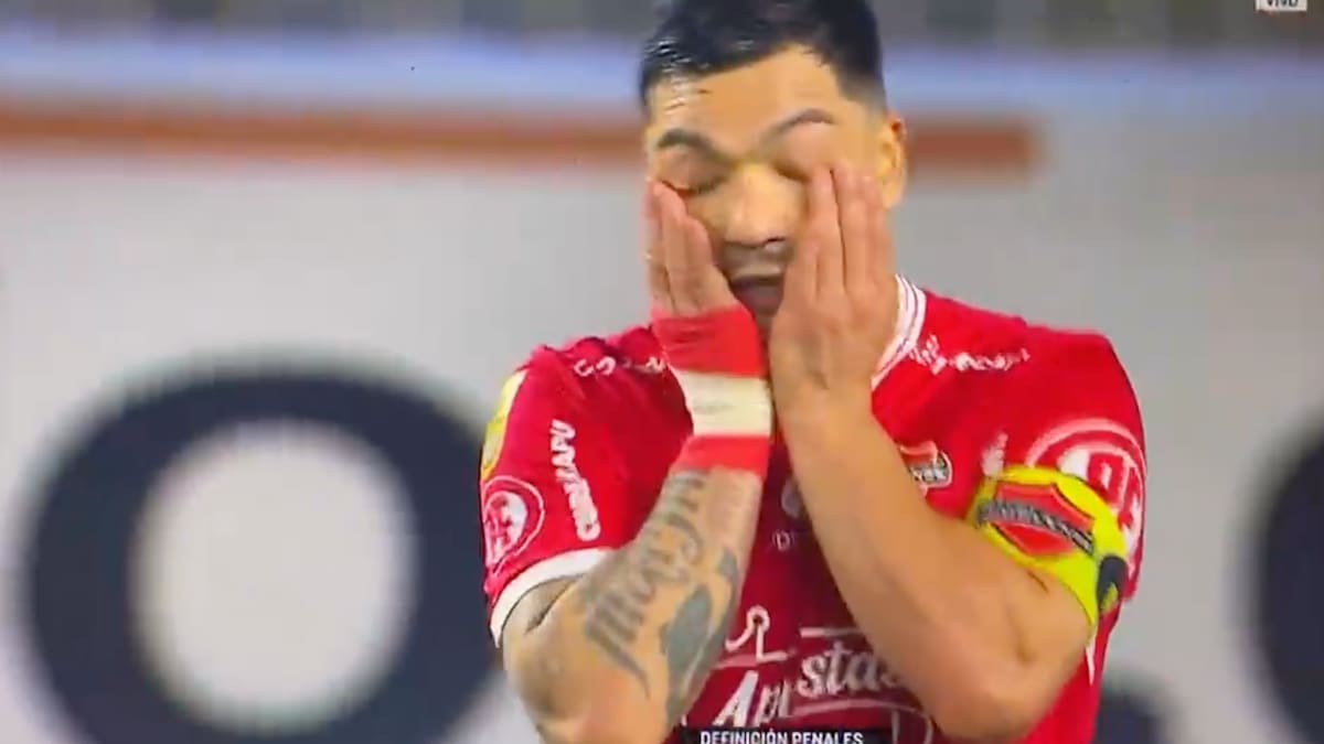 VIDEO | El insólito penal de Lorenzo Reyes que marcó la eliminación de Ñublense en la Copa de la Liga