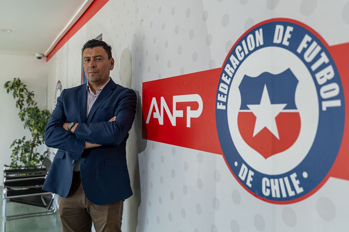 Everton le realizó una clara exigencia al jefe de los árbitros, Roberto Tobar. Foto: Felipe Escobedo/En Cancha.