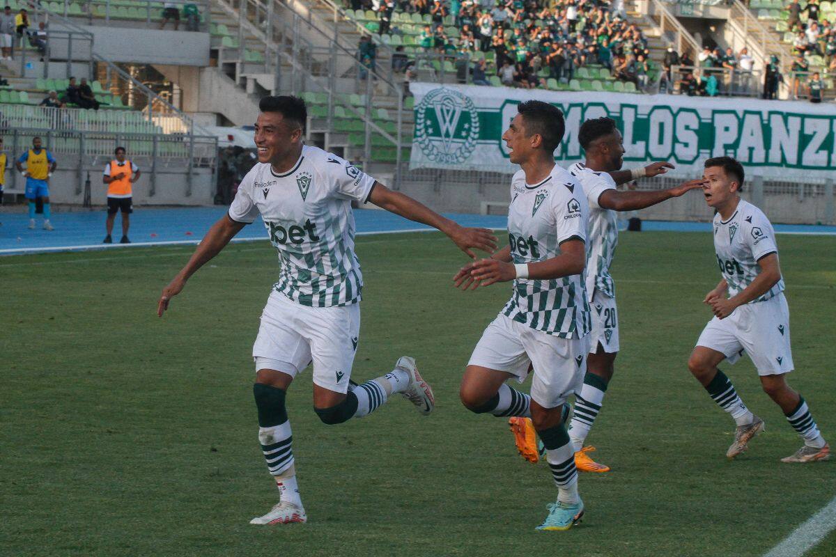 Milton Alegre, en sus tiempos como delantero de Santiago Wanderers. Foto: Agencia Aton.