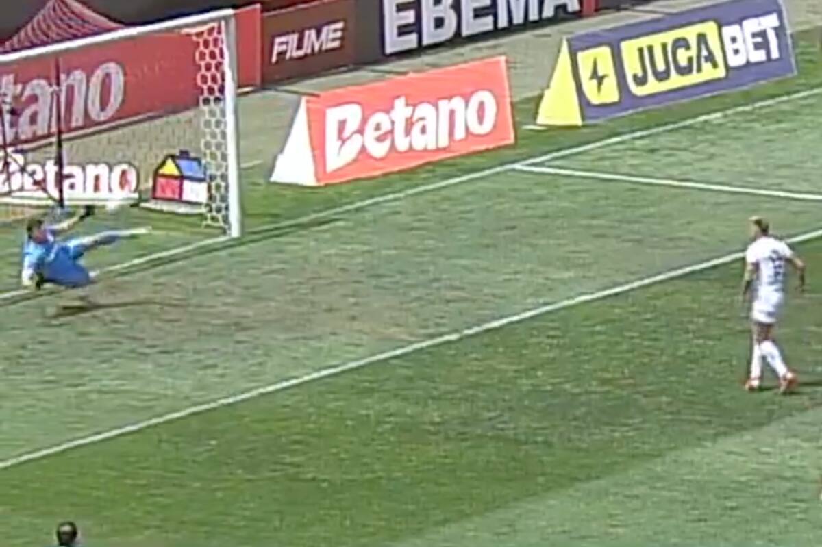 Lo celebraron en la U y en la UC: este fue el penal fallado por Eduardo Vargas en La Serena vs. Audax.