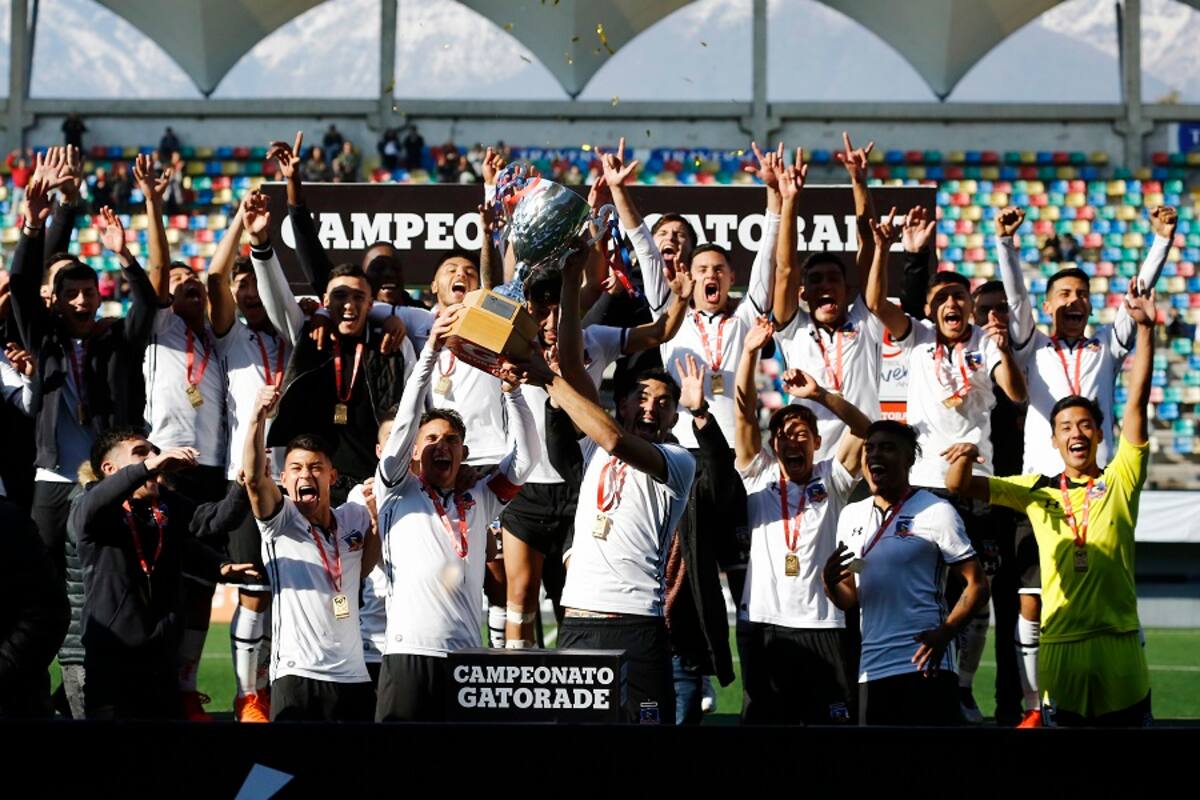Futbol, Colo colo vs Universidad Catolica
Los jugador de Colo coló celebran su triunfo en la final del Campeonato Gatorade Apertura 2019 sub 19 que se disputa en el Estadio Bicentenario La Florida
Karin Pozo/Photosport