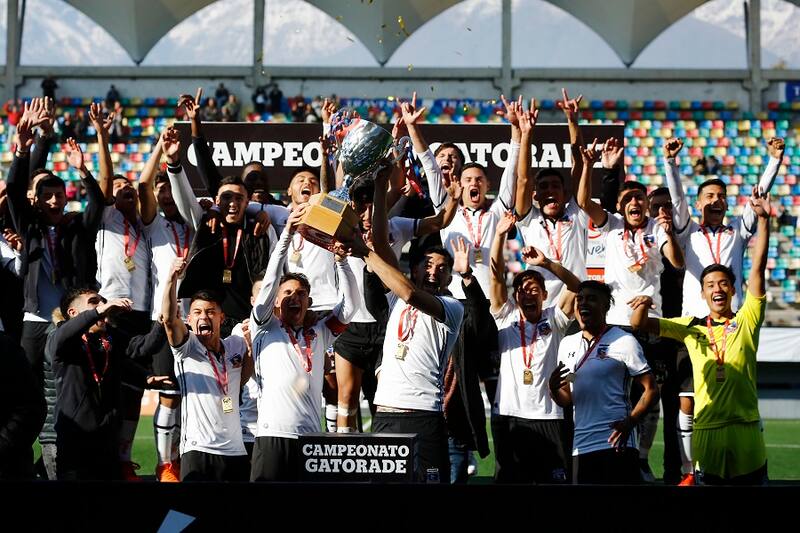 Futbol, Colo colo vs Universidad Catolica
Los jugador de Colo coló celebran su triunfo en la final del Campeonato Gatorade Apertura 2019 sub 19 que se disputa en el Estadio Bicentenario La Florida
Karin Pozo/Photosport