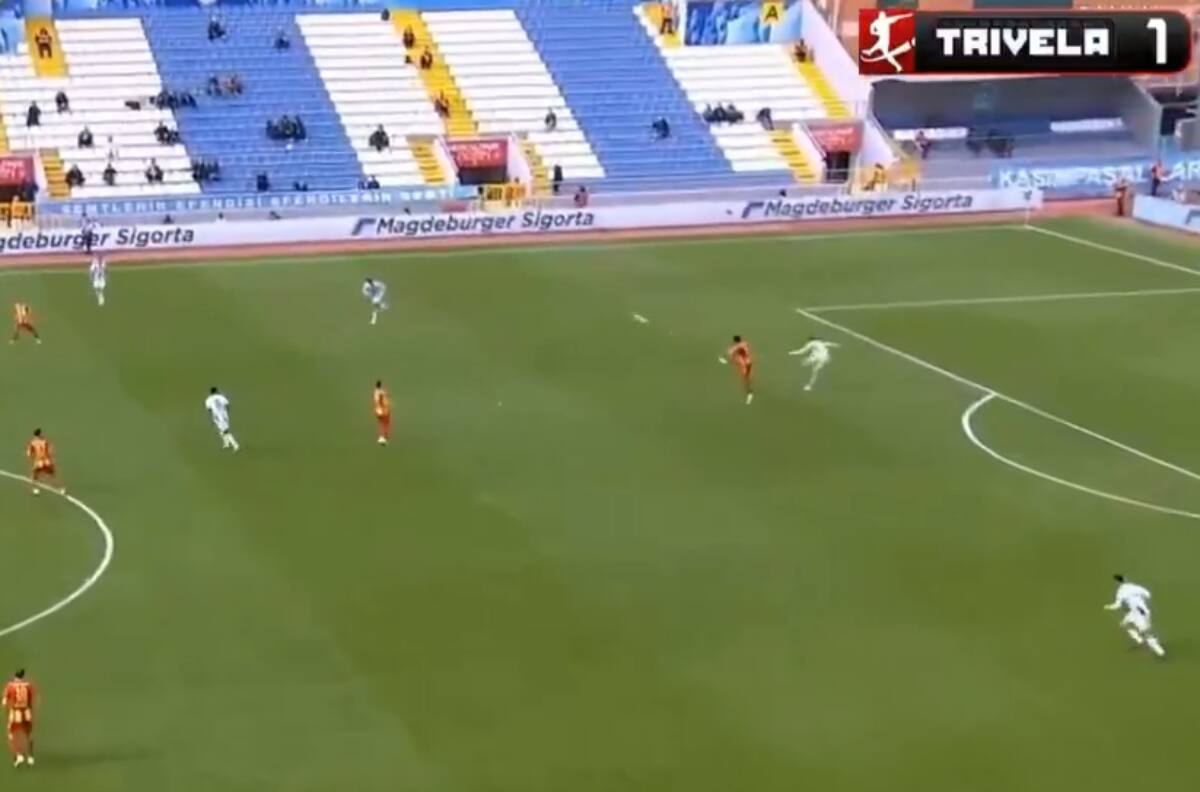 VIDEO | ¡Como el de Requena a Colo Colo! Increíble gol de arquero desde 80 metros en Europa