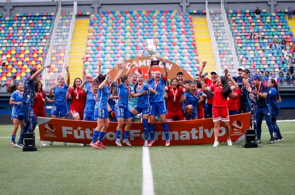La U campeón con remontada inolvidable y una postal viral de las hijas de Chupete Suazo