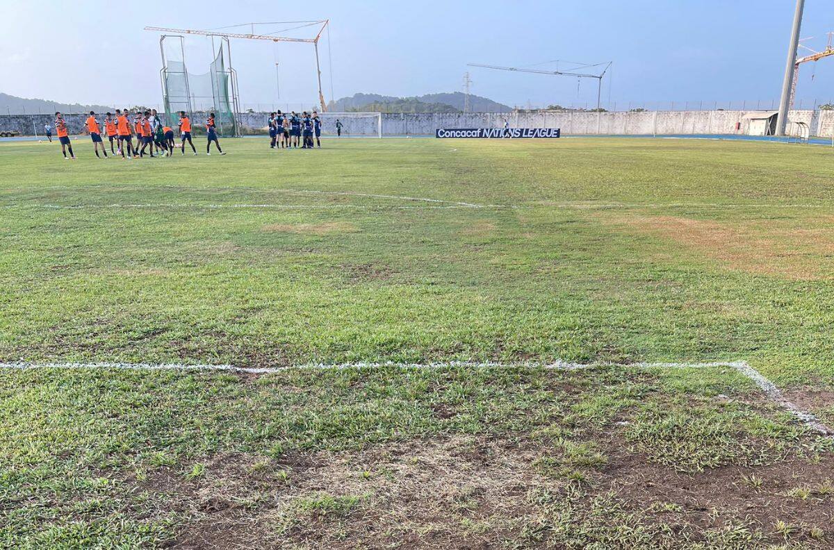 VIDEO | Fantasma Figueroa horrorizado con estado de la cancha en que juega su selección