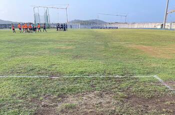 VIDEO | Fantasma Figueroa horrorizado con estado de la cancha en que juega su selección