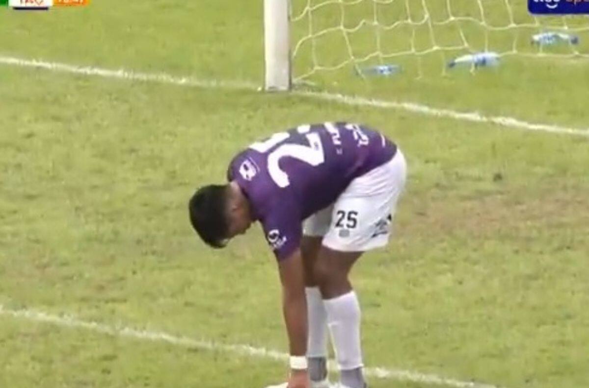 VIDEO | ¡El condoro del año! Marcó este inaudito autogol y su club lo despidió de inmediato