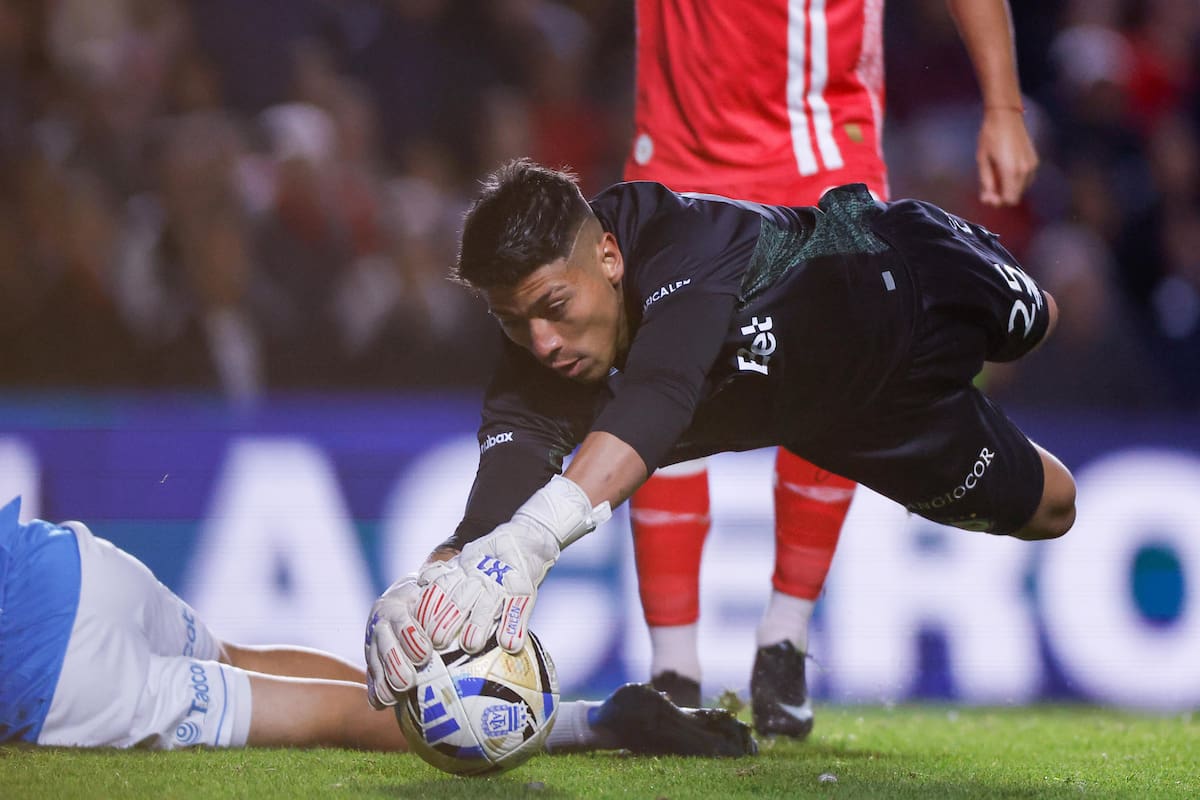Brayan Cortés fue figura pero Argentinos Juniors no le alcanzó. Foto: EFE.