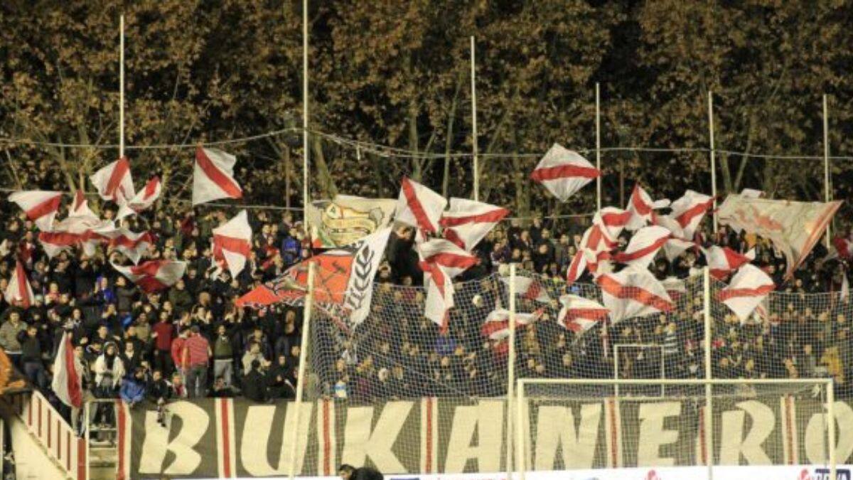 Izquierda vs. derecha: el factor ideológico radical que explica el caos en un partido de Conference League