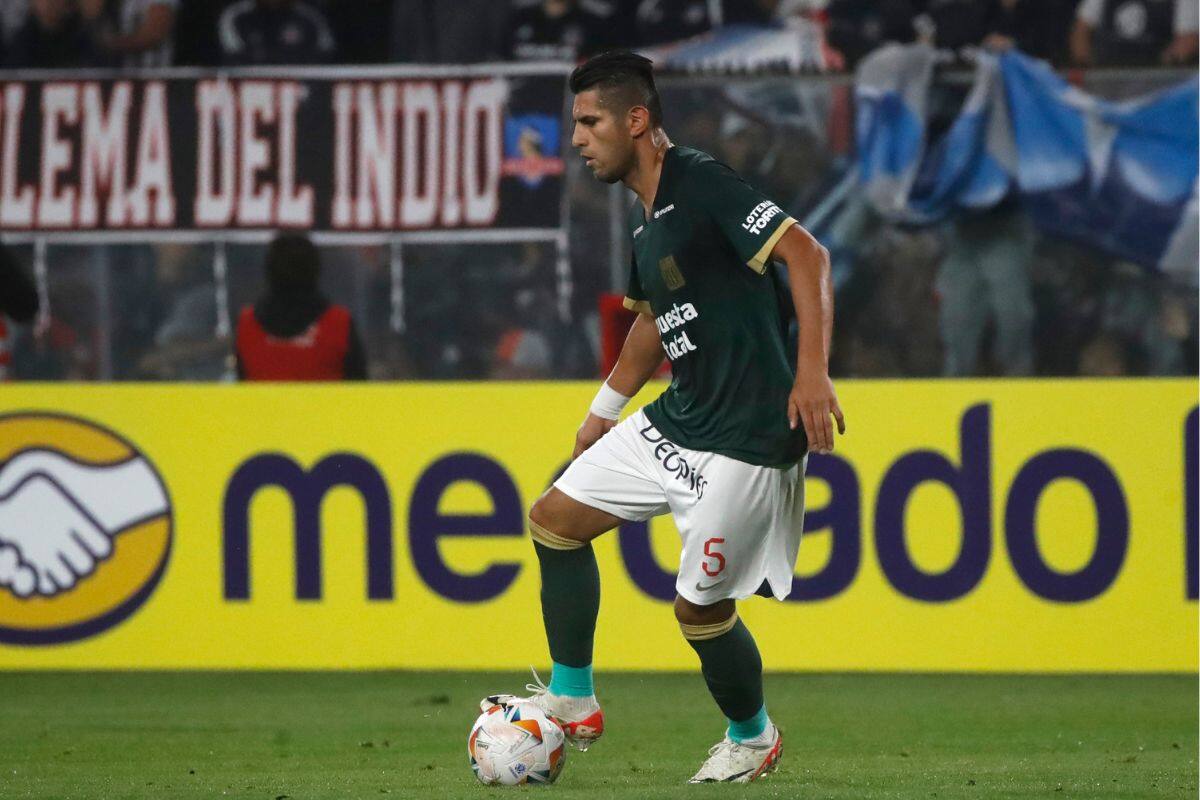 Carlos Zambrano, defensor de Alianza Lima, se transformó en el jugador más expulsado de la temporada 2025. foto: Agencia Aton.