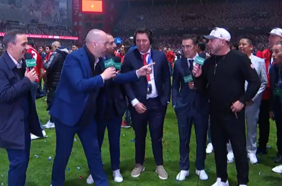 VIDEO | Periodista que le declaró la guerra a Igor Lichnovsky ahora peleó con el DT campéon de México