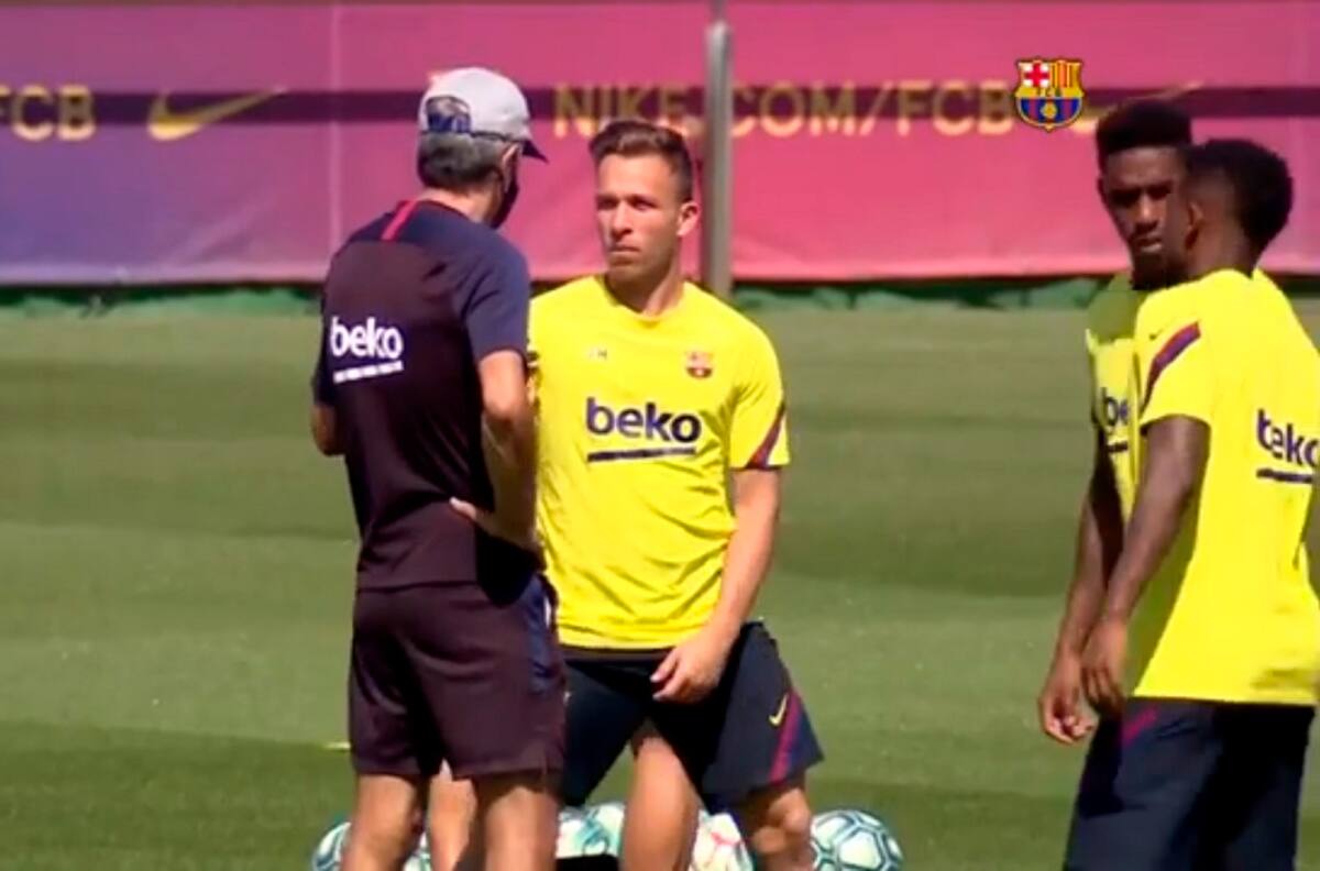 ¿Será el adiós? La charla entre Setién y Arthur en el entrenamiento del Barça