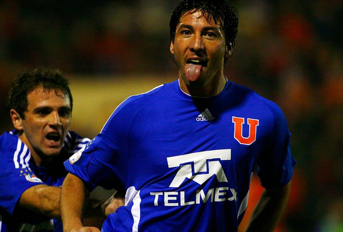 FUTBOL, UNION ESPANOLA VS. UNIVERSIDAD DE CHILE. FINAL DE PLAY OFF, TORNEO APERTURA 2009.
JUAN MANUEL OLIVERA, CELEBRA EL 1 A 0 PARA UNIVERSIDAD DE CHILE.
07/07/2009
SANTIAGO, CHILE
CLAUDIO DIAZ/PHOTOSPORT.
SOCCER, UNION ESPANOLA VS UNIVERSIDAD DE CHILE.
FINAL MATCH, APERTURE CHAMPIONSHIP 2009.
JUAN MANUEL OLIVERA OF UNIVERSIDAD DE CHILE CELEBRATES HIS GOAL AGAINST UNION ESPANOLA DURING THEIR CHILE FIRST DIVISION SOCCER MATCH IN VINA DEL MAR, CHILE.
07/07/2009.
SANTIAGO, CHILE.
CLAUDIO DIAZ/PHOTOSPORT.