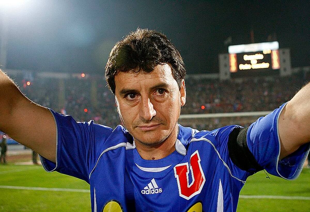 FUTBOL/DESPEDIDA PEDRO GONZALEZ
PARTIDO AMISTOSO
PEDRO GONZALEZ SALUDA AL PUBLICO.
21/12/2006
SANTIAGO, CHILE.
ANDRES PINA/PHOTOSPORT