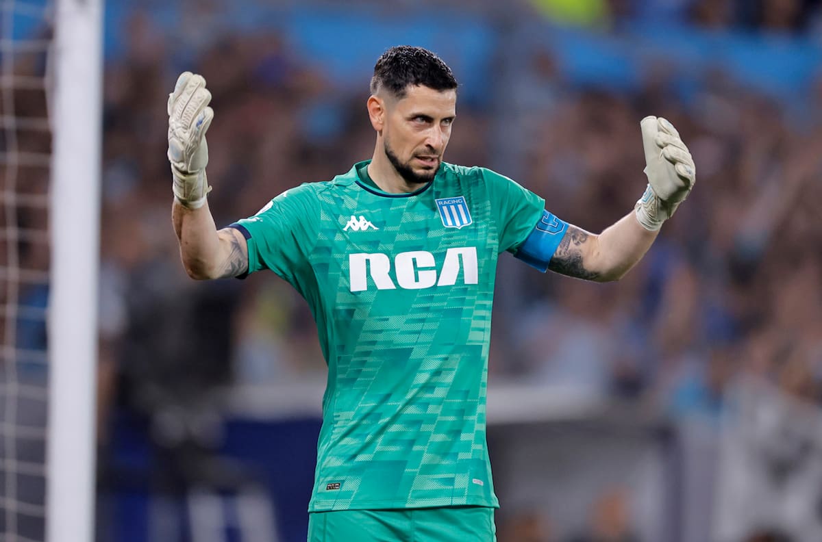 Gabriel Arias le ganó el duelo a Keylor Navas y dejó a Newell’s fuera de play-offs con esta gran atajada