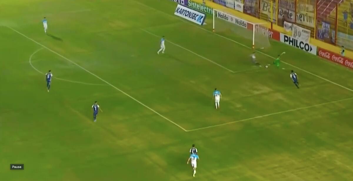 El grosero error de Gabriel Arias en partido de Racing Club por Copa Argentina