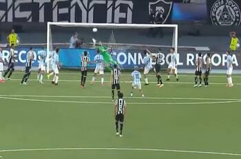 La increíble atajada de Gabriel Arias que inició la jornada de ensueño de Racing en la Recopa Sudamericana