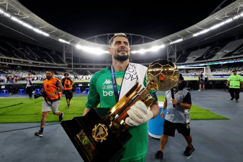 levantó la Recopa Sudamericana.