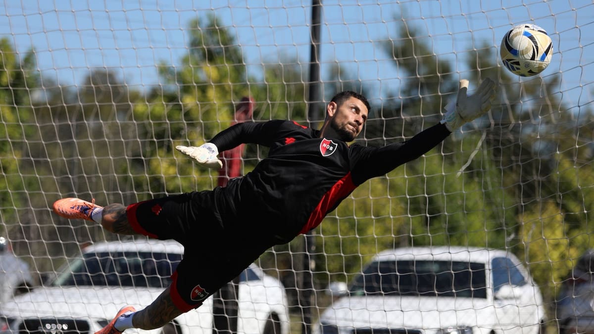 ¿Regresa al fútbol chileno? Gabriel Arias estaría viviendo sus últimos días en Newell’s