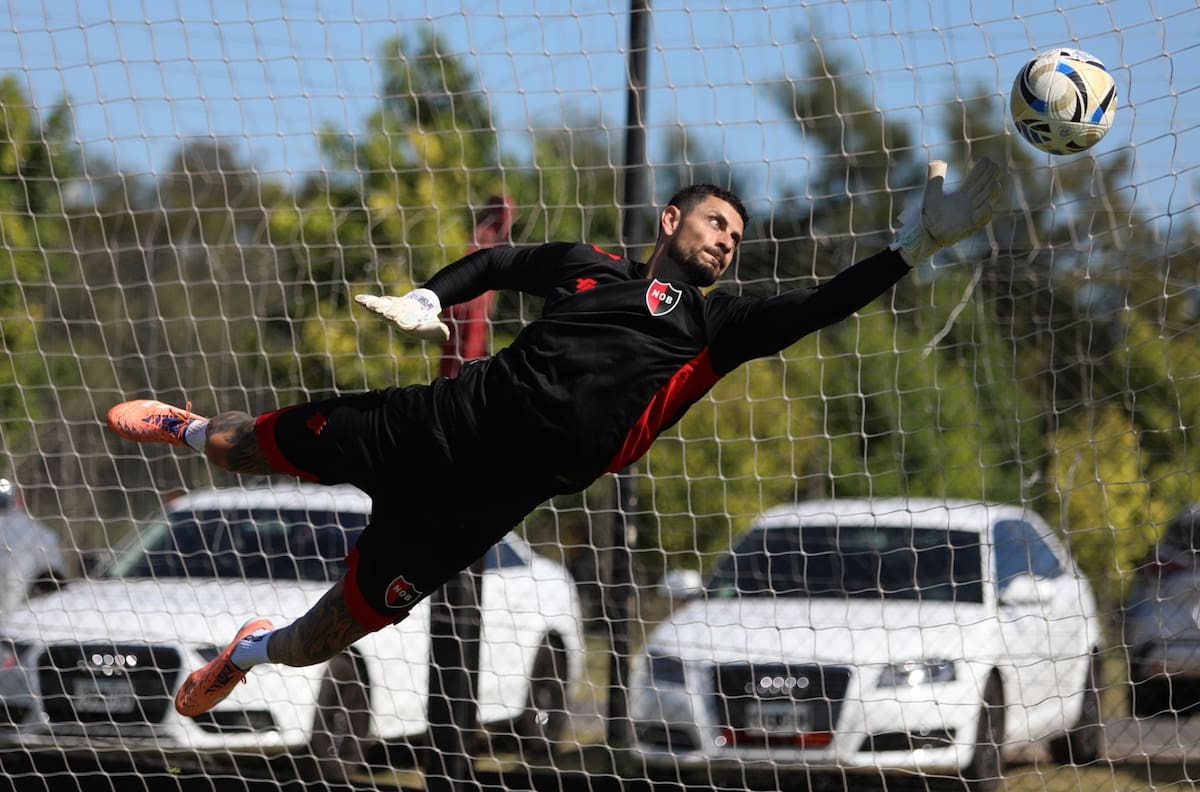 ¿Regresa al fútbol chileno? Gabriel Arias estaría viviendo sus últimos días en Newell’s
