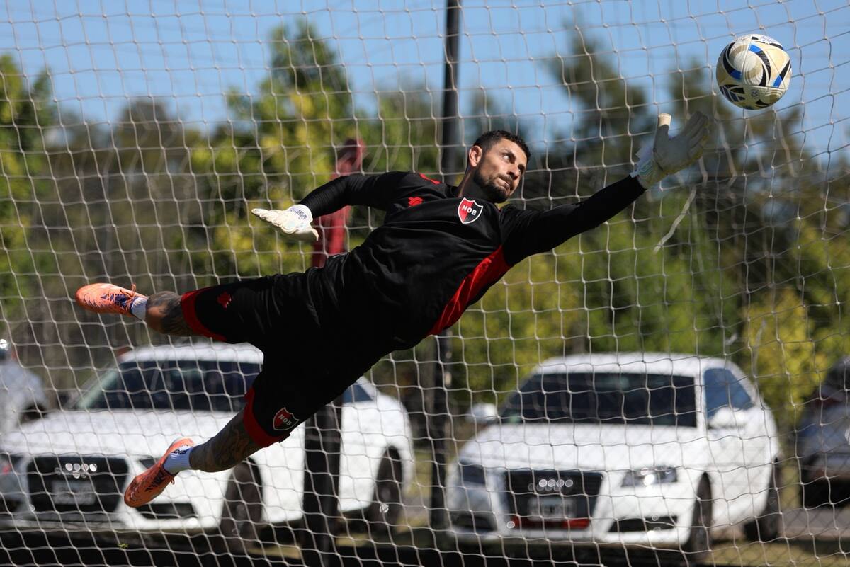 El portero en su nuevo equipo. Foto: Newell's.