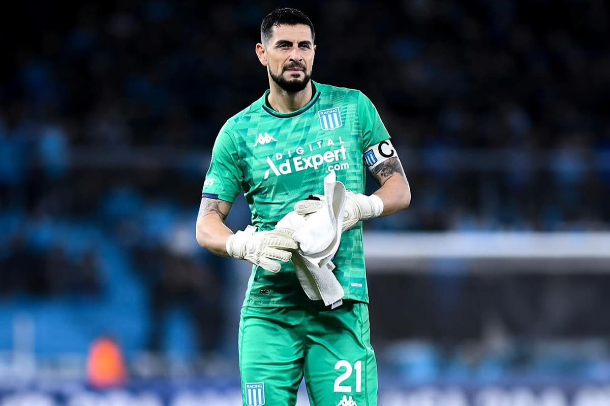 El arquero chileno se despidió de Racing.