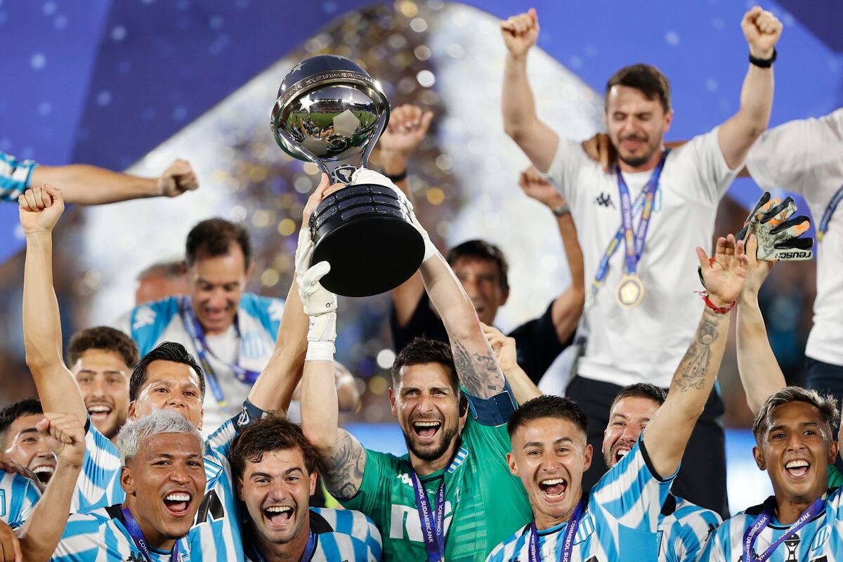 fue el capitán de Racing en el título de Copa Sudamericana en 2024.