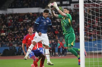 Juega fuera y queda libre: este es el jugador que buscan Colo Colo y la U para 2026