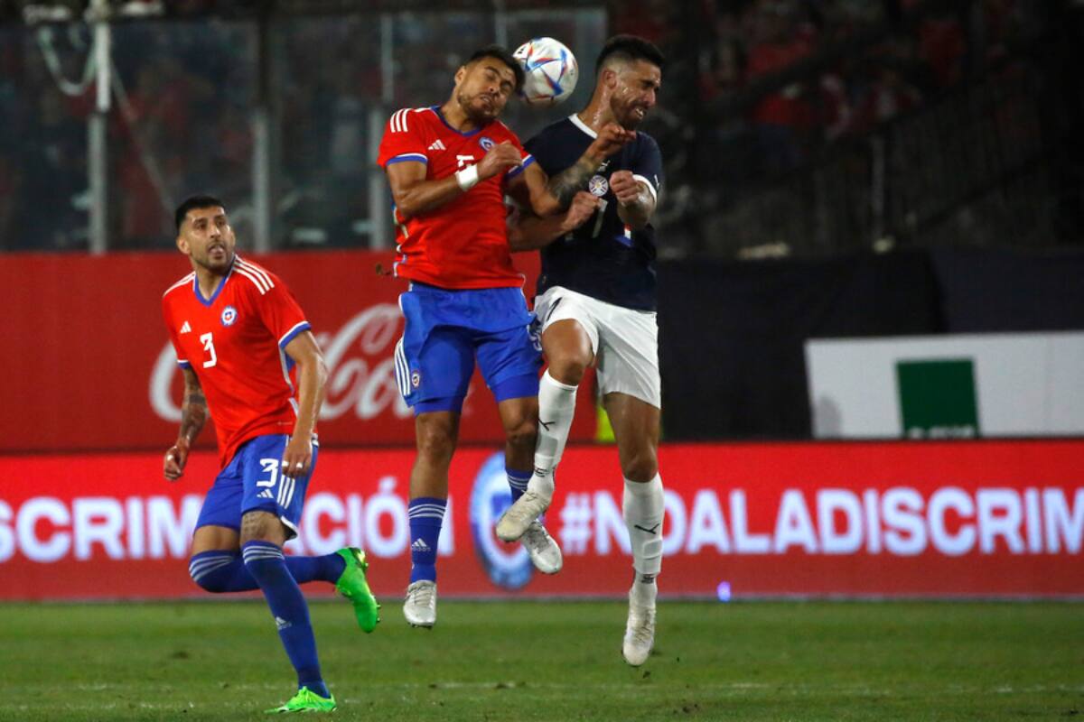 Gabriel Ávalos jugando contra Chile en el Monumental (Foto: Photosport)