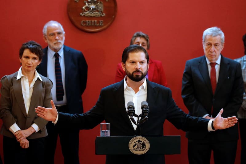 El mandatario nombró a cinco nuevas subsecretarias y subsecretarios en los ministerios de Interior, Defensa, Minería, Cultura y Desarrollo Social.