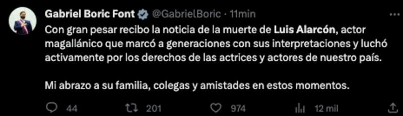Gabriel Boric despide a Luis Alarcón. Foto: Twitter.