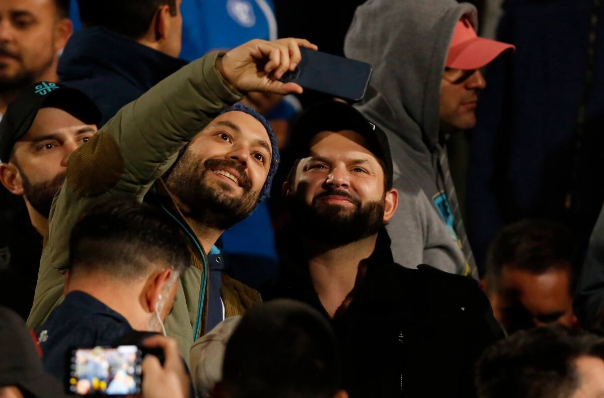 Gabriel Boric vuelve al modo hincha de la UC: “Seguiré yendo al estadio”