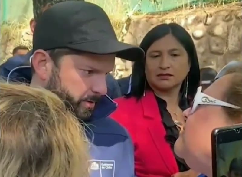El mandatario fue abordado por dirigentes de la salud en la comuna Río Hurtado.