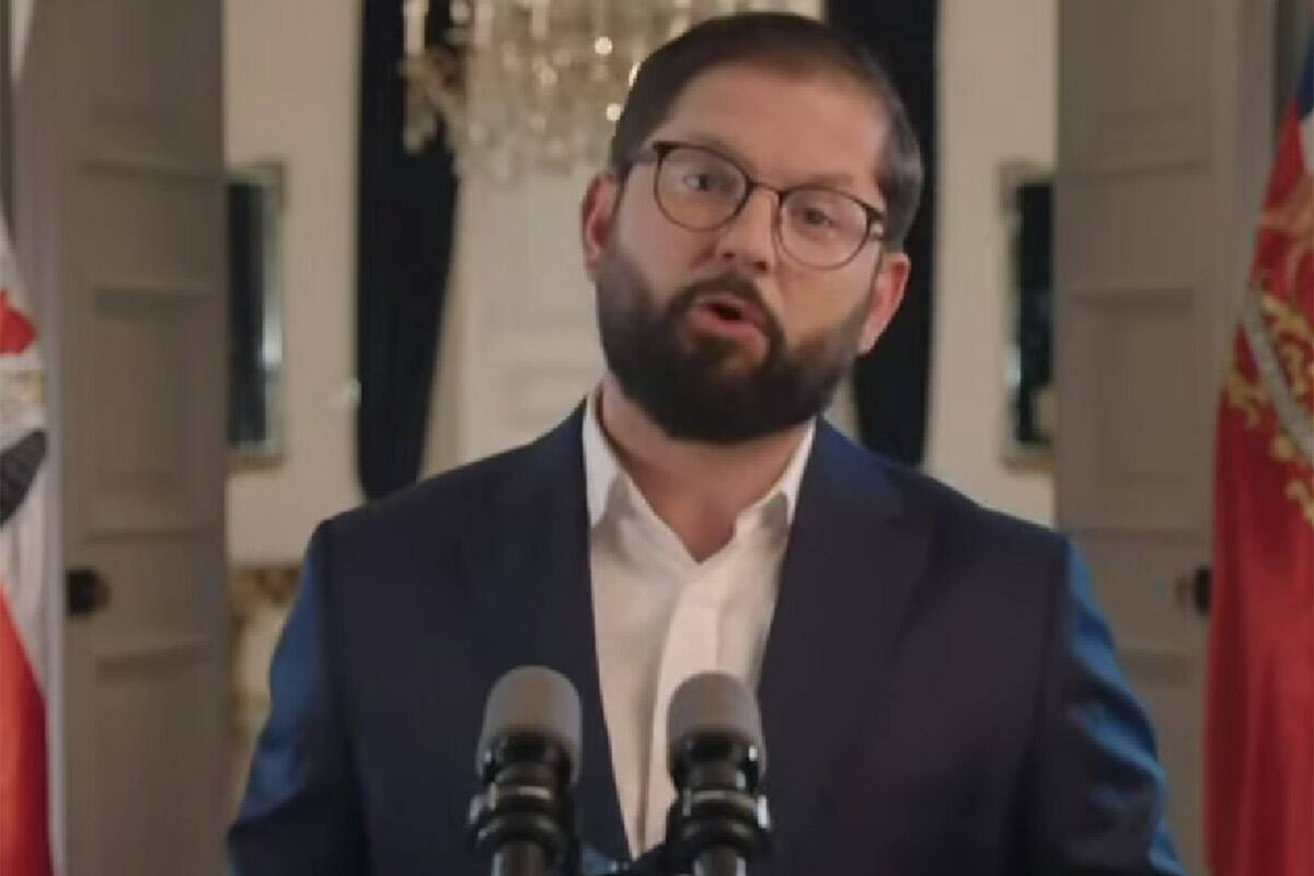 en cadena de radio y televisión. Créditos: Captura T13.