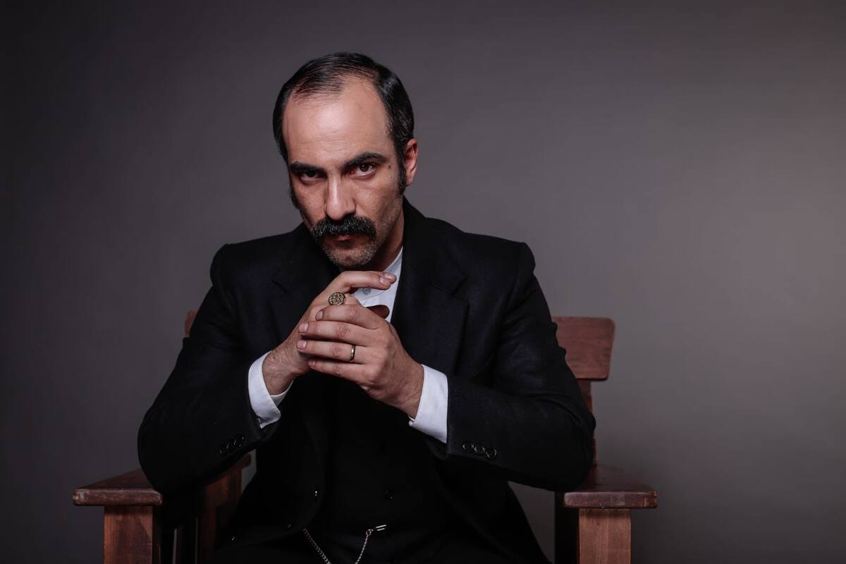 Este es Gabriel Cañas como el "Señor de la Querencia", el remake del fenómeno cultural